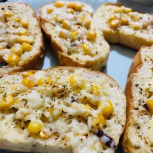 Corn and Cheese Garlic Bread [4 Pieces]